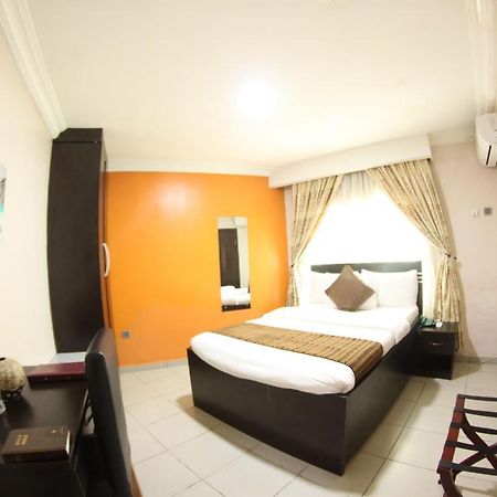 Celia'S Suites Abeokuta Dış mekan fotoğraf