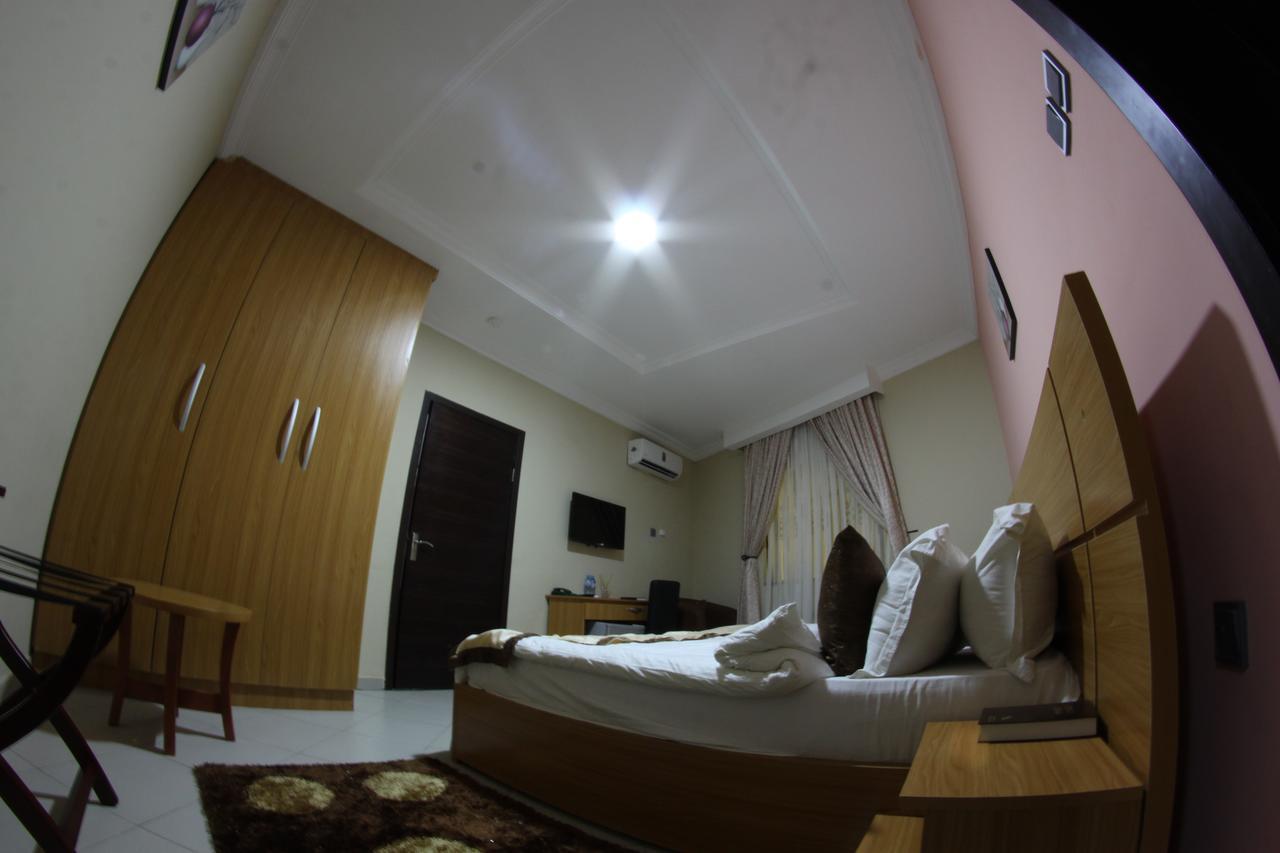 Celia'S Suites Abeokuta Dış mekan fotoğraf