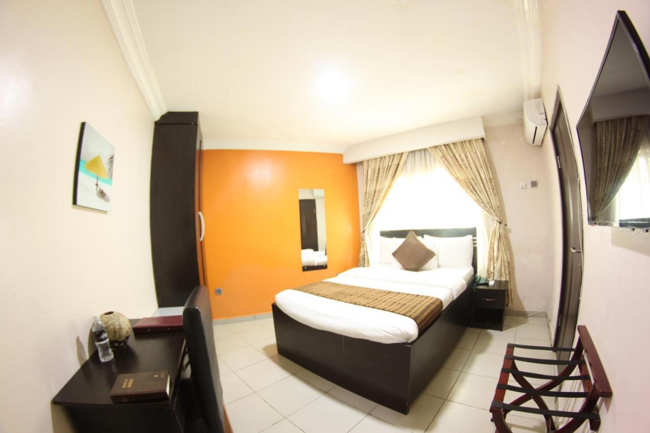 Celia'S Suites Abeokuta Dış mekan fotoğraf