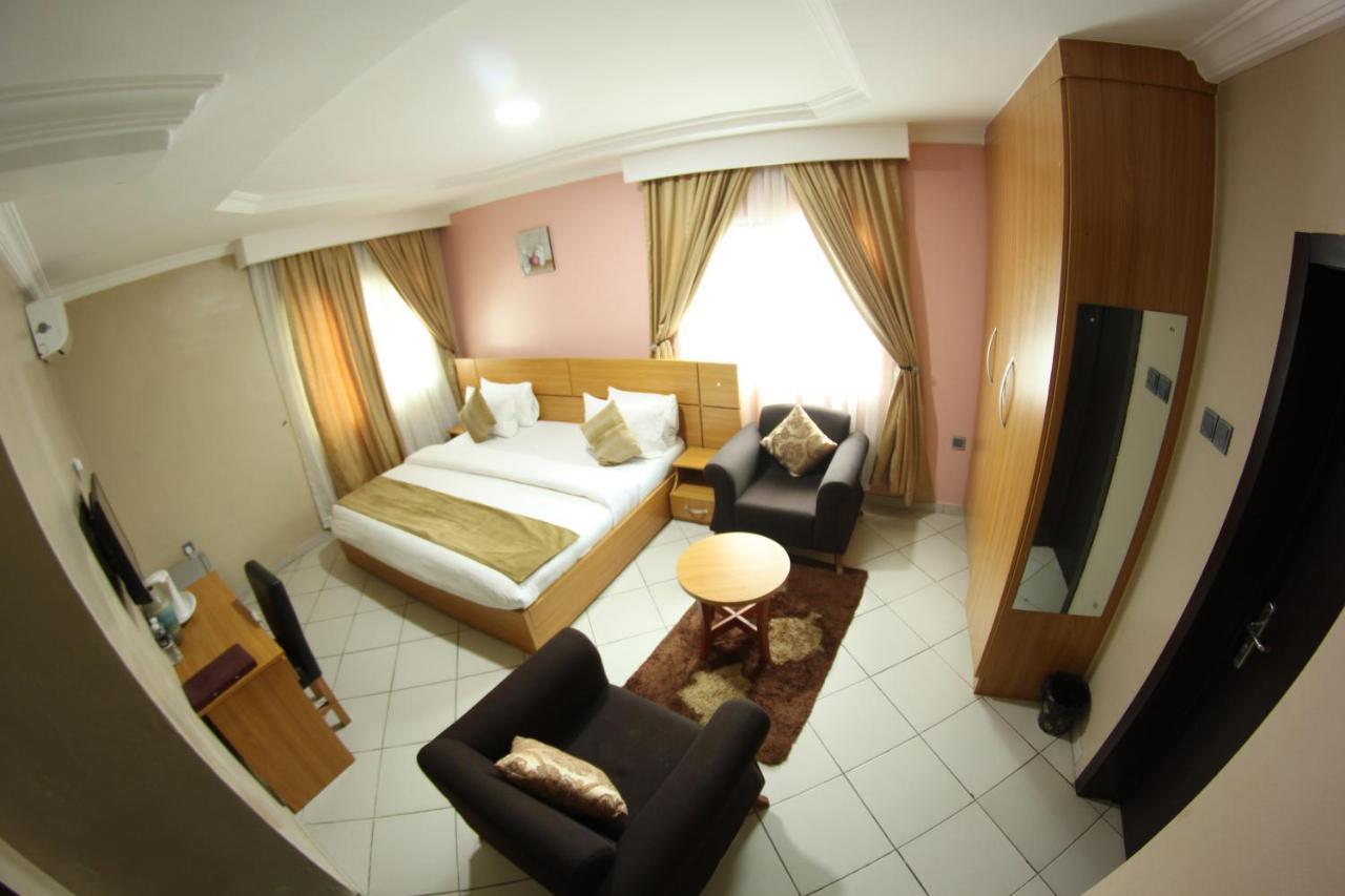 Celia'S Suites Abeokuta Dış mekan fotoğraf